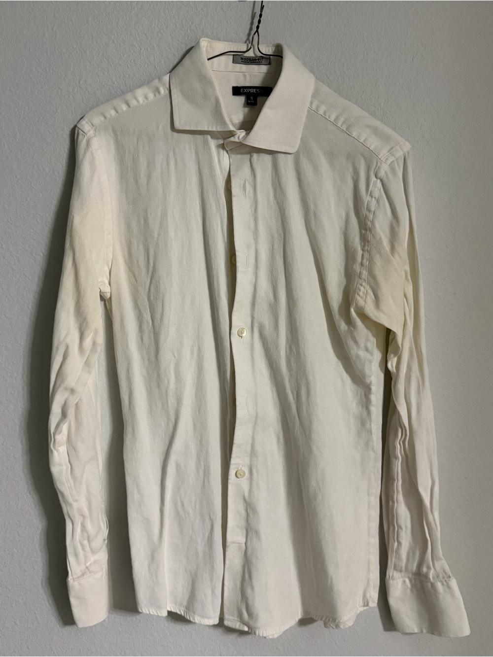 Express Men's Off-White Long-Sleeve Button-Up Shirt